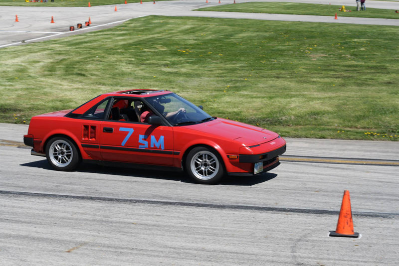 Illustration for article titled MR2sday: AutoX! Little car in a big bowl